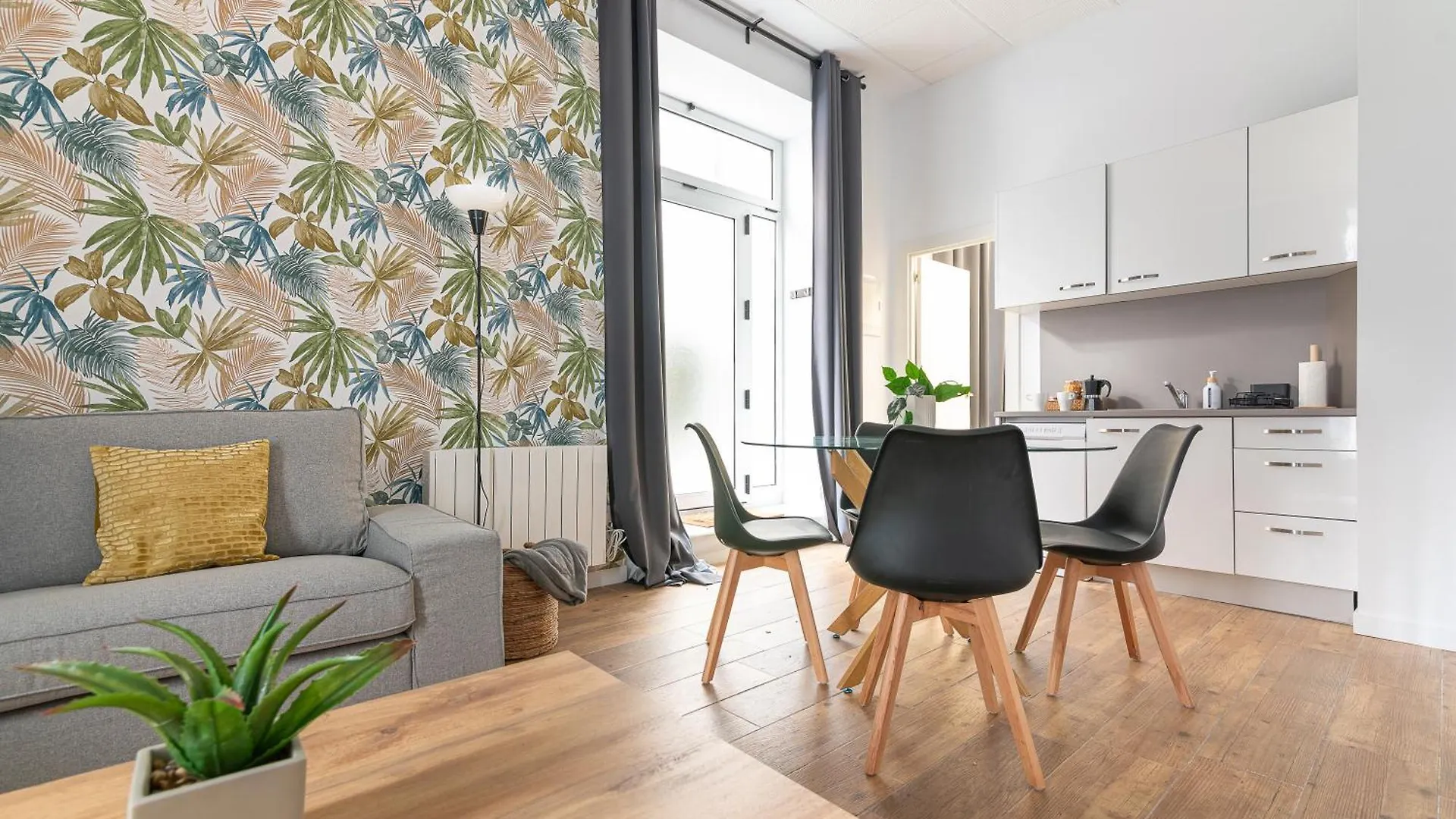 Bajo A Estrenar En El Centro De Santander Apartment 0*,